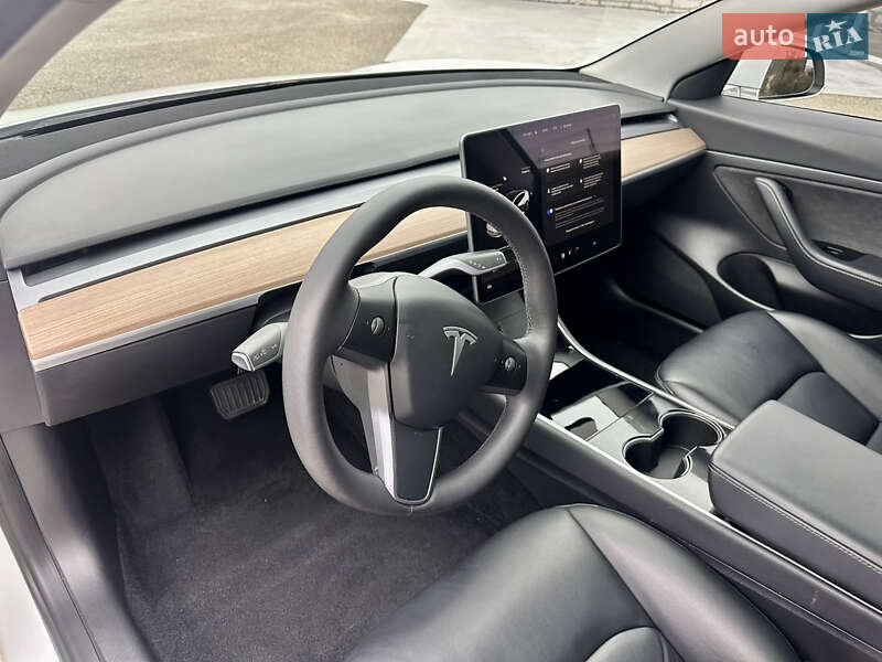 Седан Tesla Model 3 2020 в Тернополе