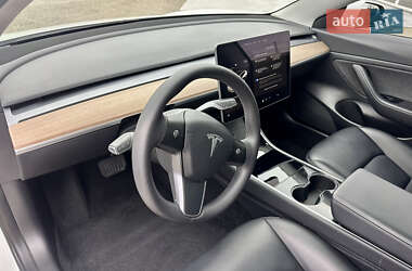 Седан Tesla Model 3 2020 в 