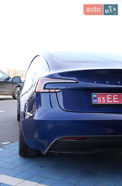 Седан Tesla Model 3 2024 в 