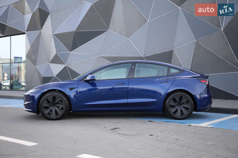 Седан Tesla Model 3 2024 в Луцке