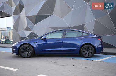 Седан Tesla Model 3 2024 в 