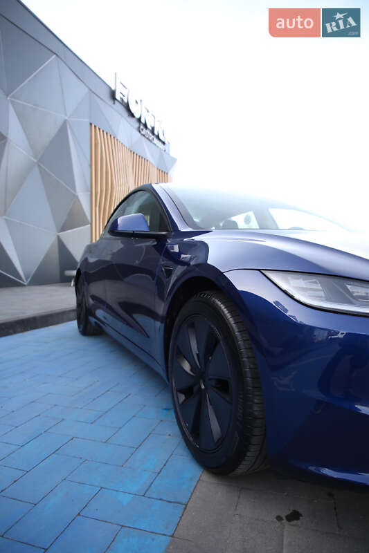 Седан Tesla Model 3 2024 в Луцке