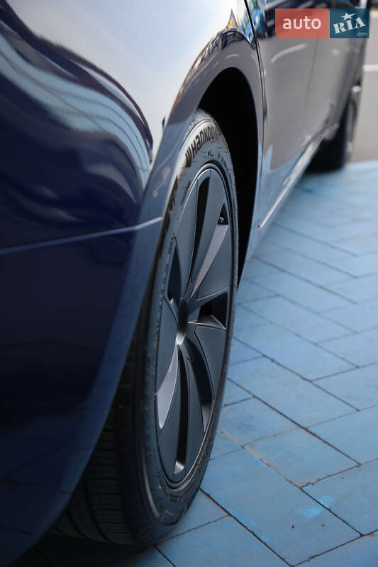 Седан Tesla Model 3 2024 в Луцке