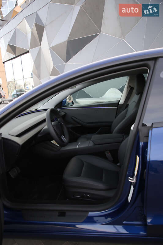 Седан Tesla Model 3 2024 в Луцке