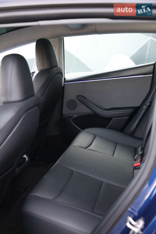 Седан Tesla Model 3 2024 в Луцке