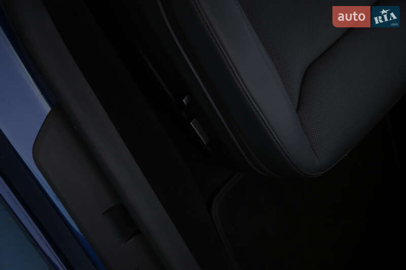 Седан Tesla Model 3 2024 в Луцке