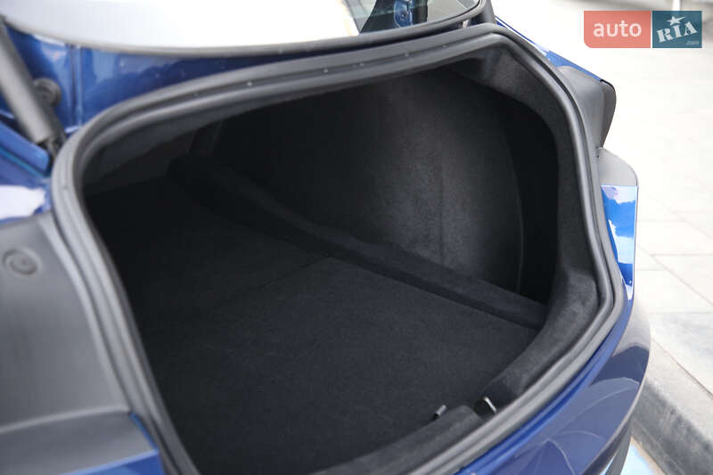 Седан Tesla Model 3 2024 в Луцке