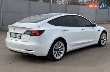 Седан Tesla Model 3 2022 в 