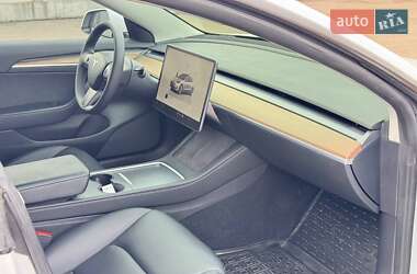 Седан Tesla Model 3 2022 в 