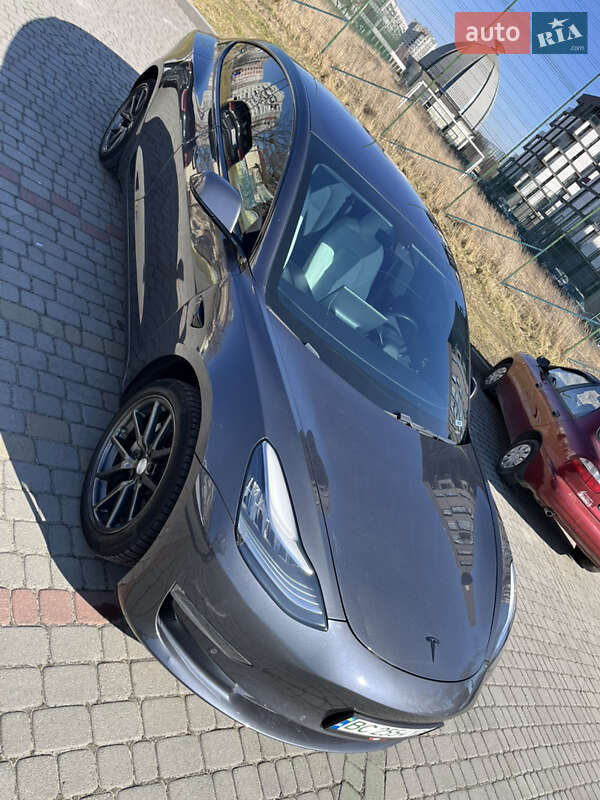 Седан Tesla Model 3 2018 в Львове