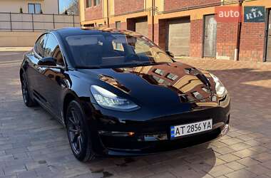 Седан Tesla Model 3 2019 в Чернівцях