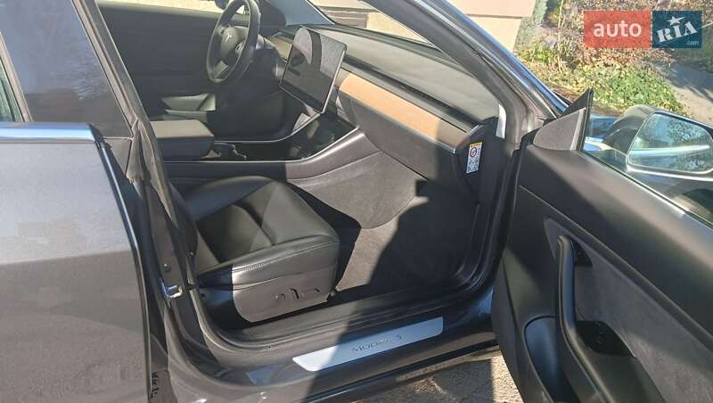 Седан Tesla Model 3 2019 в Києві