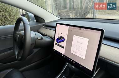 Седан Tesla Model 3 2019 в 