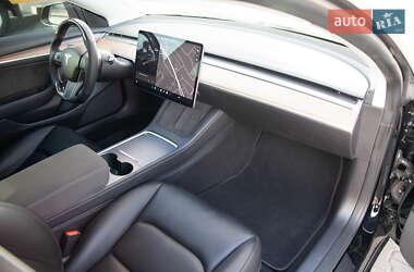 Седан Tesla Model 3 2021 в 