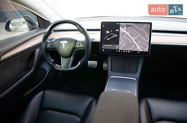 Седан Tesla Model 3 2021 в 