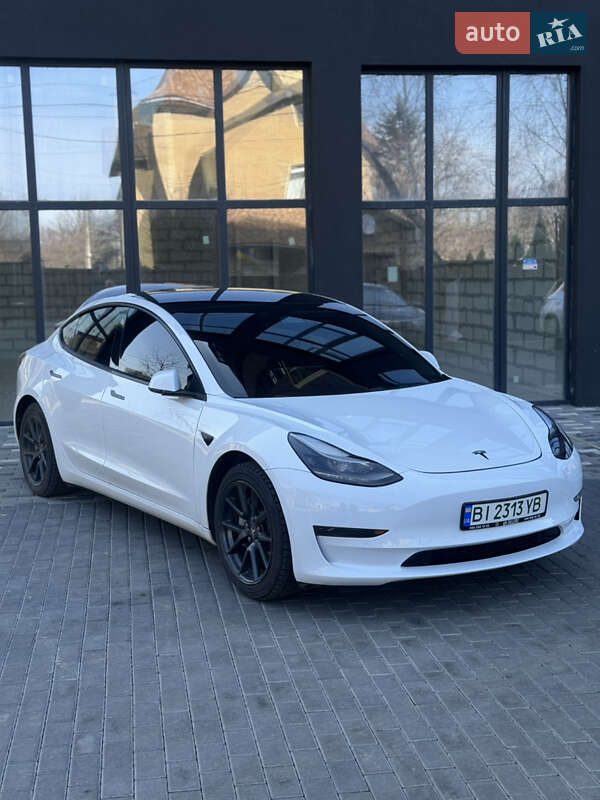 Седан Tesla Model 3 2021 в Полтаві