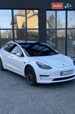 Седан Tesla Model 3 2021 в 