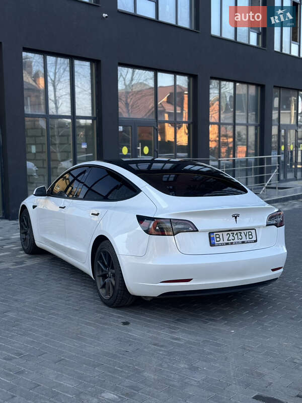 Седан Tesla Model 3 2021 в Полтаві