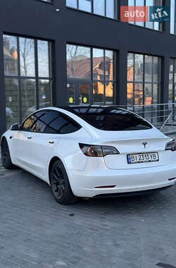 Седан Tesla Model 3 2021 в 