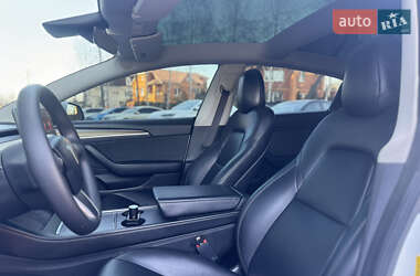 Седан Tesla Model 3 2021 в 