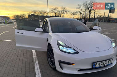 Седан Tesla Model 3 2023 в Одессе