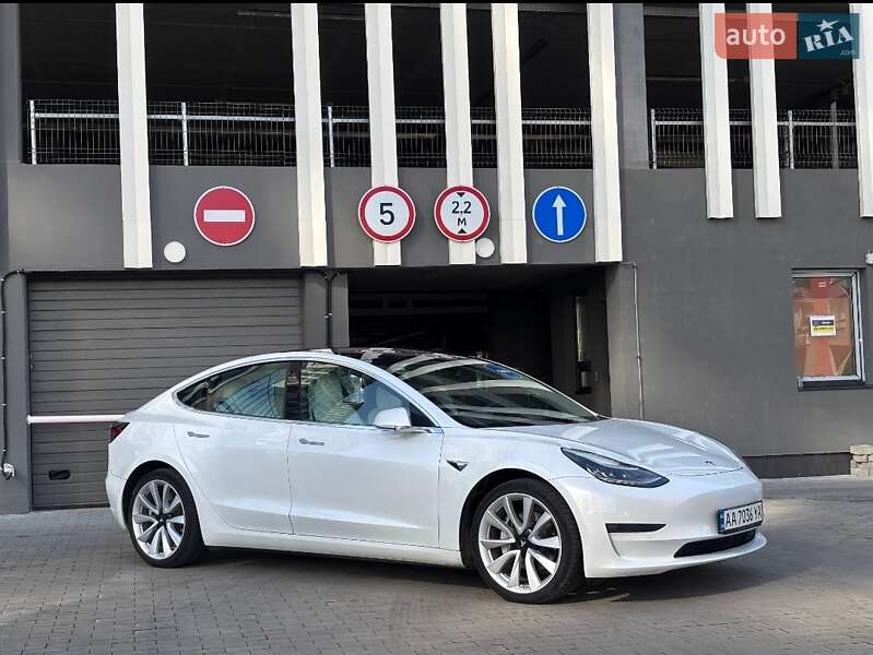 Седан Tesla Model 3 2020 в Киеве