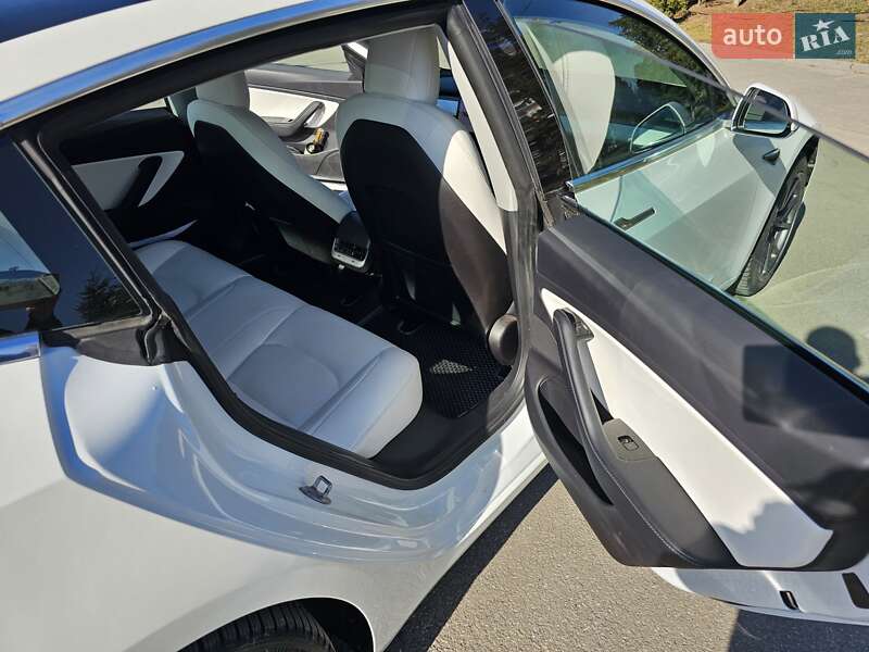 Седан Tesla Model 3 2019 в Тернополі