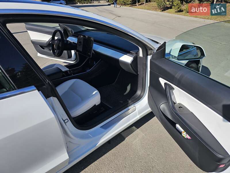 Седан Tesla Model 3 2019 в Тернополі