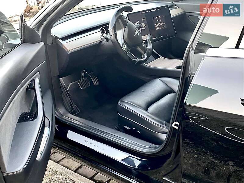 Седан Tesla Model 3 2018 в Броварах