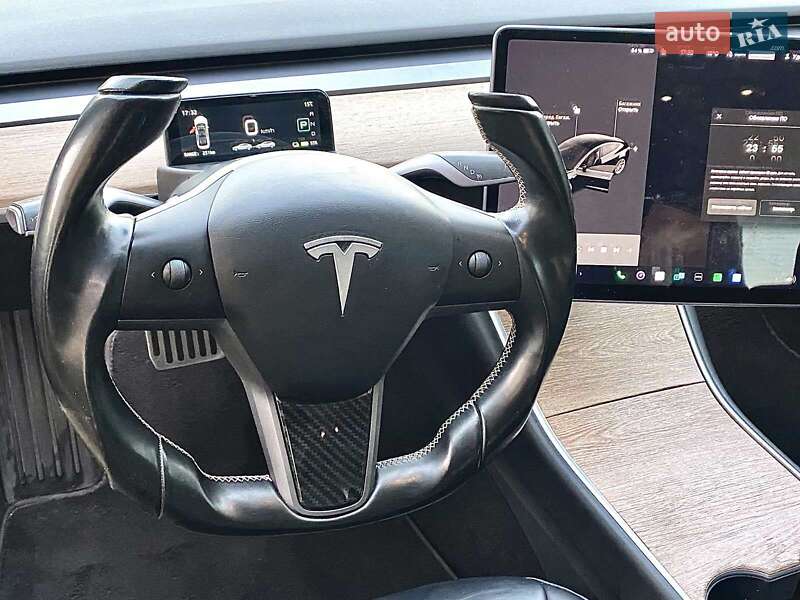 Седан Tesla Model 3 2018 в Броварах
