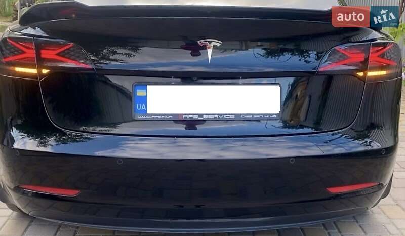 Седан Tesla Model 3 2018 в Броварах