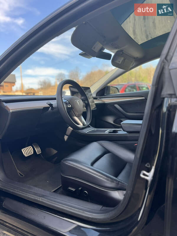 Седан Tesla Model 3 2021 в Ужгороді
