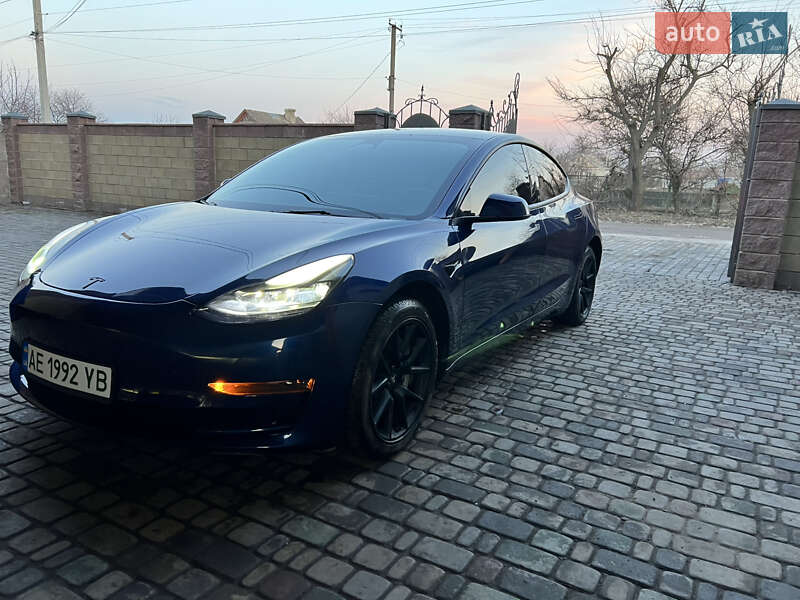 Седан Tesla Model 3 2022 в 