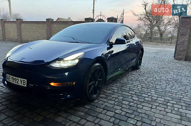 Седан Tesla Model 3 2022 в 