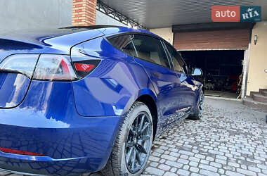 Седан Tesla Model 3 2022 в 