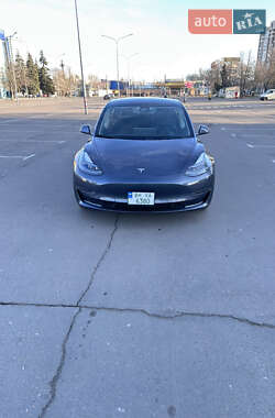 Седан Tesla Model 3 2023 в 