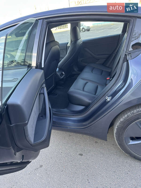 Седан Tesla Model 3 2023 в Одесі