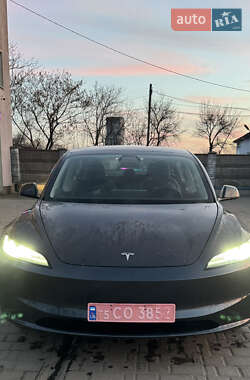 Седан Tesla Model 3 2024 в Івано-Франківську