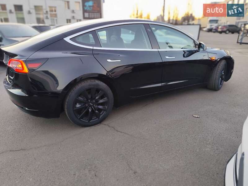 Седан Tesla Model 3 2019 в Києві