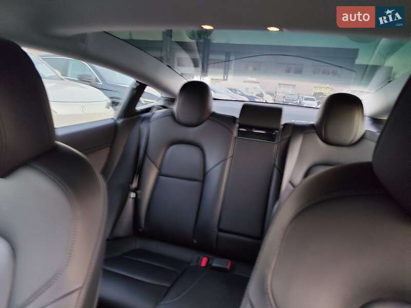 Седан Tesla Model 3 2019 в Києві