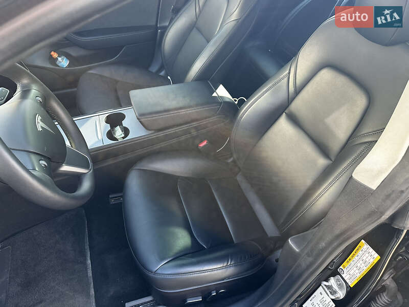 Седан Tesla Model 3 2021 в Києві