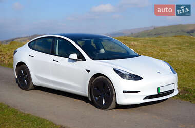 Седан Tesla Model 3 2022 в Киеве