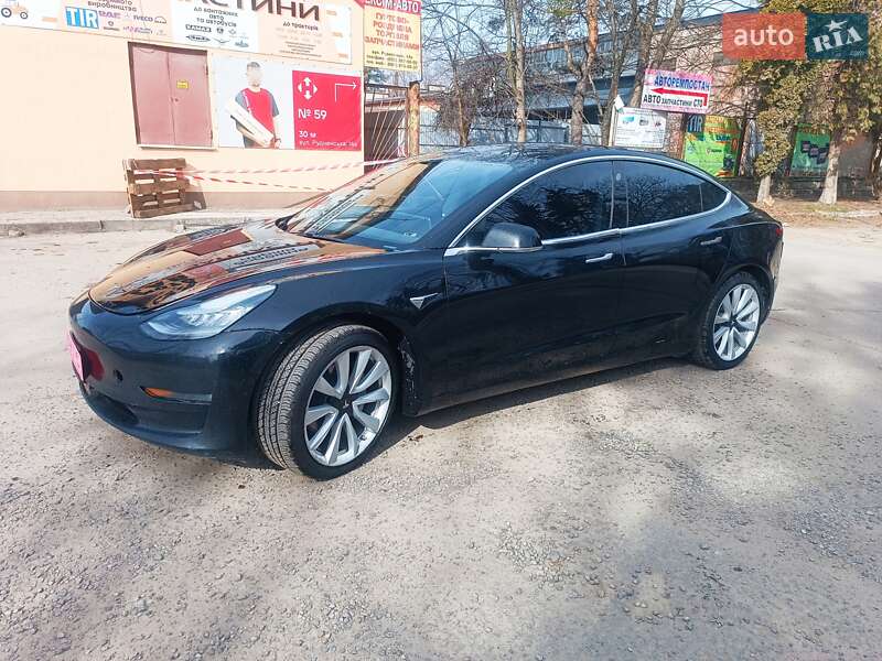 Седан Tesla Model 3 2019 в Львове