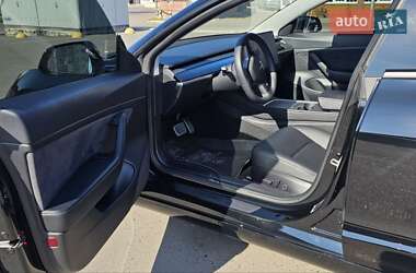 Седан Tesla Model 3 2020 в 