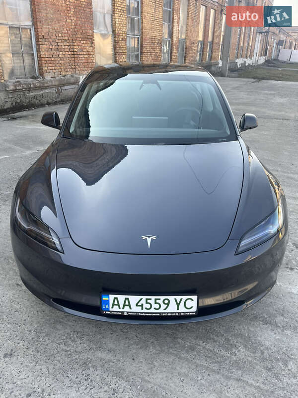 Tesla Model 3 2024