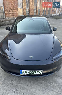 Седан Tesla Model 3 2024 в 
