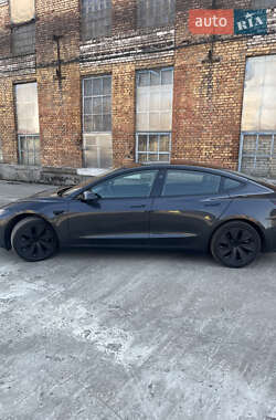 Седан Tesla Model 3 2024 в 
