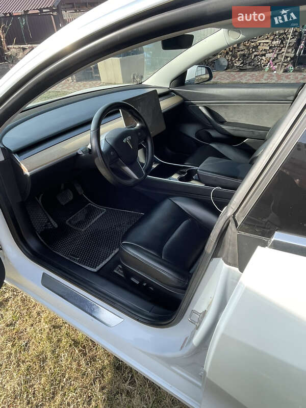 Седан Tesla Model 3 2019 в Житомирі