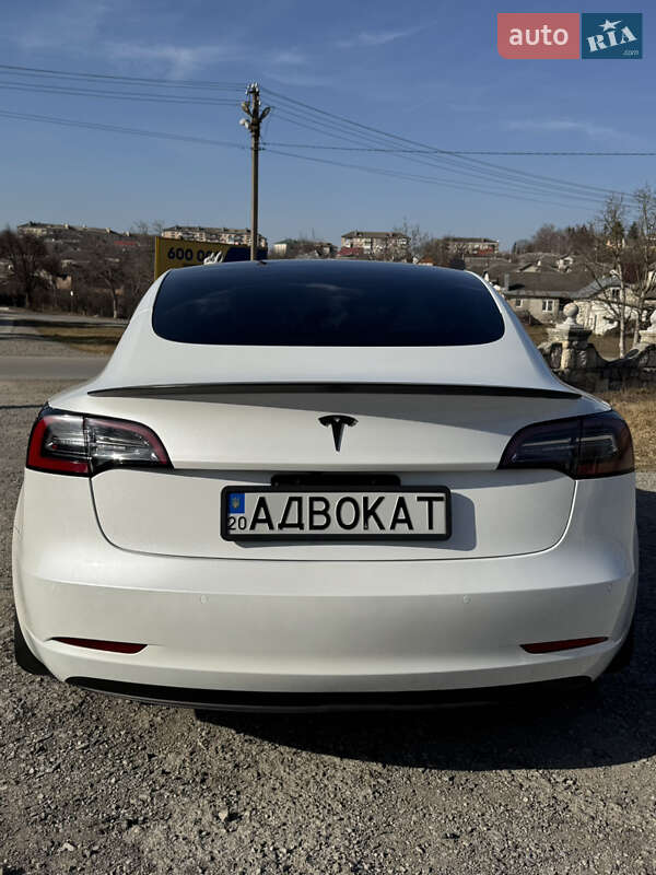 Седан Tesla Model 3 2022 в Чорткові