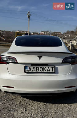 Седан Tesla Model 3 2022 в 